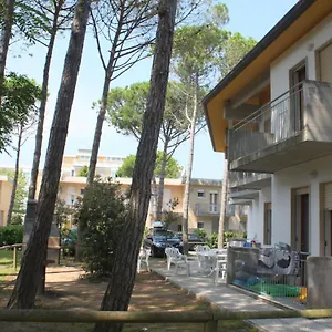 Lucina Villa